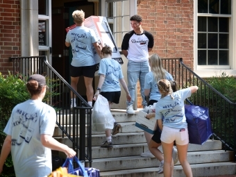 Students moving in