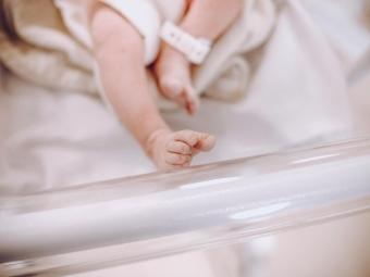 baby's feet in a hospital bed