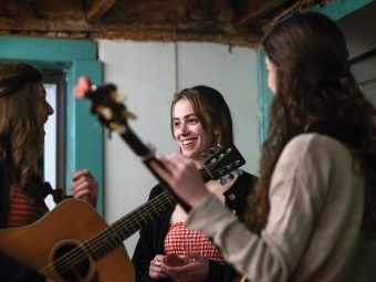 Madeline Dierauf ‘25, Danielle Yother and Molly Johnson prep for a performance