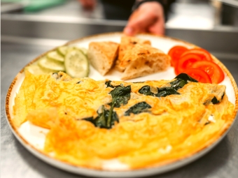 Omlet being served (Getty)