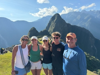 Keith Kleeman ’97 Davidson Alumni Innovator-in-Residence and family at the top of a mountain