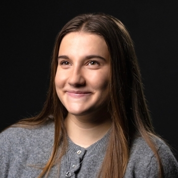 Image of smiling college student with brown hair